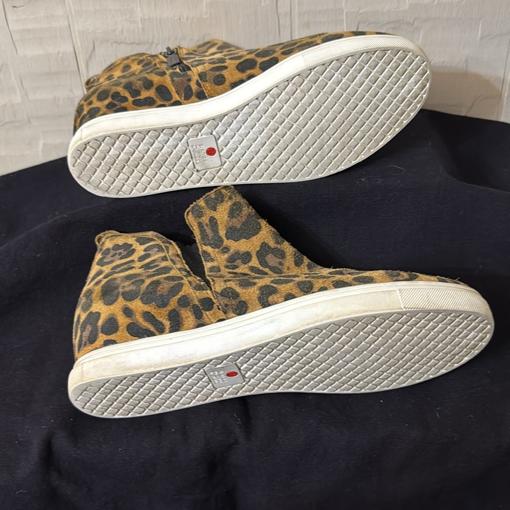 Blondo Women’s Georgette Waterproof Hidden Wedge Sneaker - Picture 4 of 5